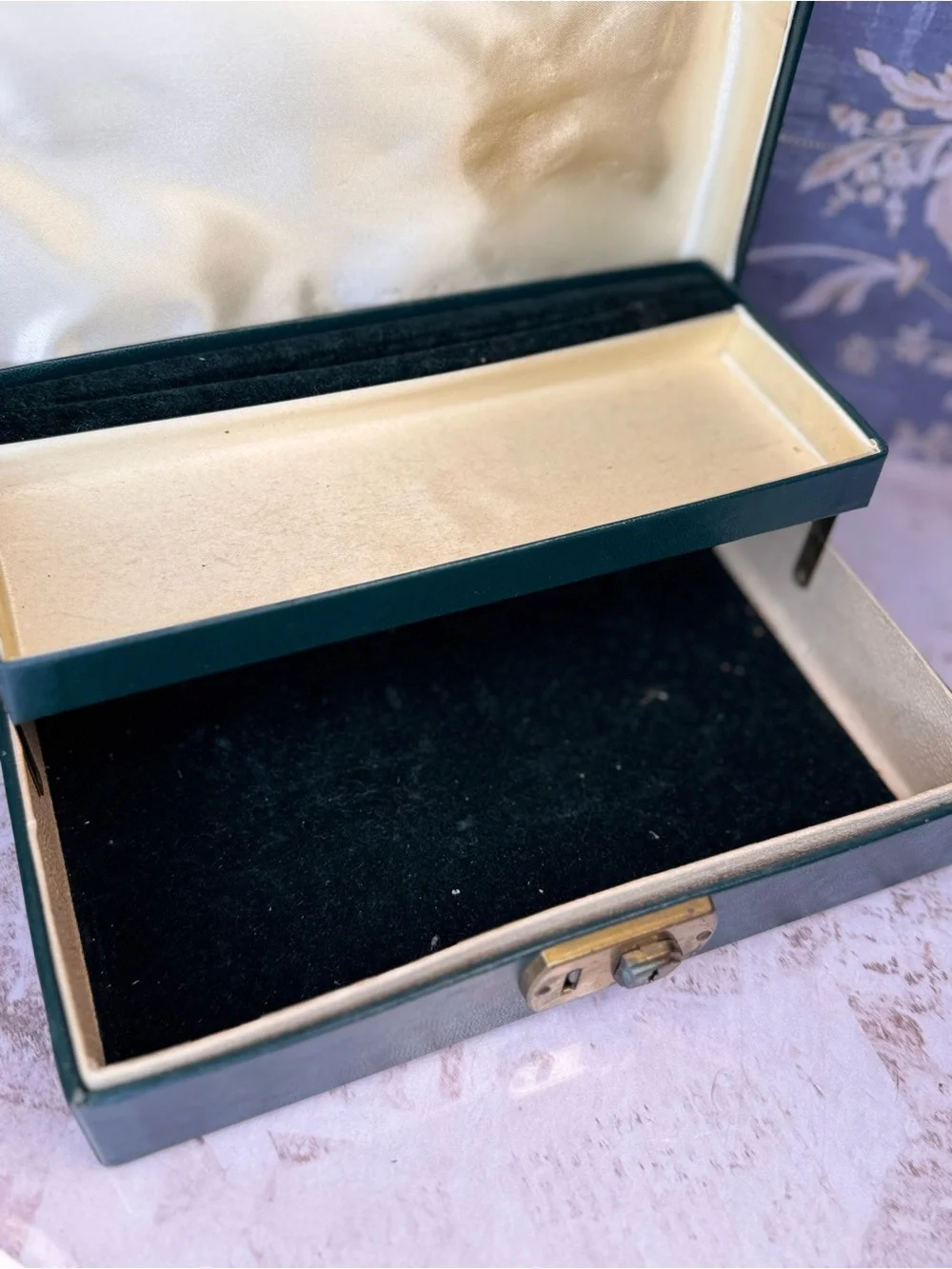 Vintage Green Faux Leather Jewelry Box Brass Lock Ring Tray Vanity Case